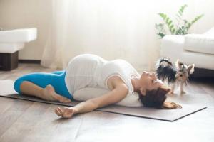Como aliviar a tensão da parte inferior das costas durante a gravidez: 5 exercícios