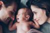 4 principais procedimentos diários de cuidados com o recém-nascido: observação para a mãe