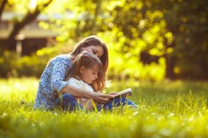 Como ensinar uma criança a ler em inglês: conselhos de especialistas