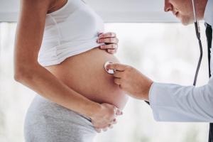 Colestase intra-hepática durante a gravidez: Causas, sintomas e tratamento