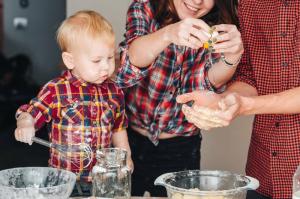 Seu Chef Pessoal: 5 Razões para Ensinar Seu Filho a Cozinhar