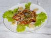 Fácil e deliciosa salada com camarões em uma pressa