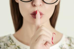 5 coisas perigosas para conversar com outras pessoas: mantê-los em segredo