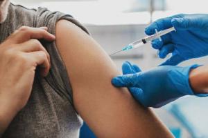 TOP 4 novos mitos sobre a vacinação contra COVID-19: refutação do Ministério da Saúde