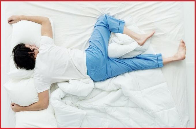 posição desconfortável do corpo durante o sono