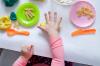 4 maneiras de levar a criança para a cozinha enquanto a mãe está pronta: brincadeiras para os pequenos