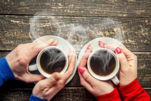 Para os amantes do café: 5 maneiras de reduzir o conteúdo calórico do seu café