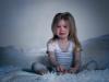 Medos noturnos em crianças: eles são perigosos e como ajudar uma criança