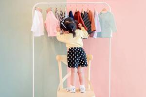 8 maneiras eficazes de ensinar uma criança a vestir-se