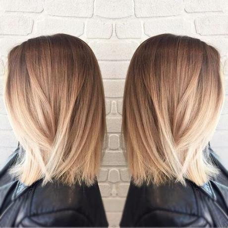 O cabelo pode ser deixado em linha reta, aparência elegante e moderna.