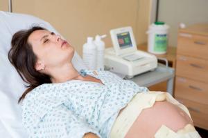 Top 10 maneiras de reduzir a dor durante o parto com a ajuda de acupressão chinesa