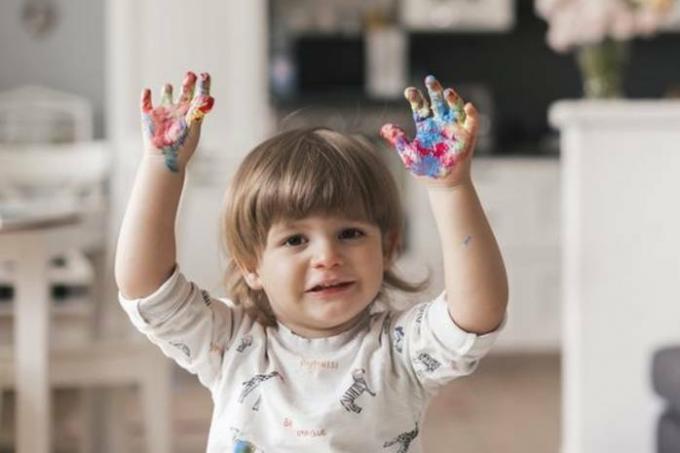 Como ensinar uma criança a desenhar com as palmas das mãos: TOP-4 formas