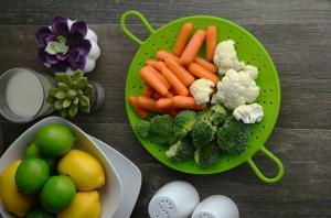 Os primeiros alimentos sólidos: purê de batata receita com brócolis, cenoura e queijo