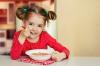 A criança se recusa a comer no jardim de infância: Top 5 possíveis causas e soluções