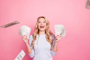 9 nomes femininos felizes que atraem dinheiro e sorte