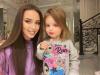 A modelo Anastasia Kostenko chocou a rede ao inventar sua filha de 2 anos