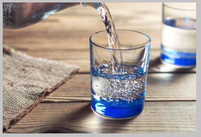 Muitos médicos dizem que no dia em que você deve beber 1,5 litros de água. No entanto, cada pessoa é diferente. Isso depende do peso corporal, a actividade física durante o dia, a temperatura ambiente e outros factores. Tente-se sentir seu corpo, evitar a sede e desidratação.