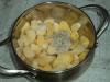 Carpa com batatas cozidas no forno