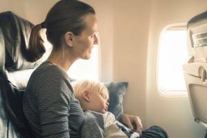 8 coisas que você não deve usar ao viajar de avião